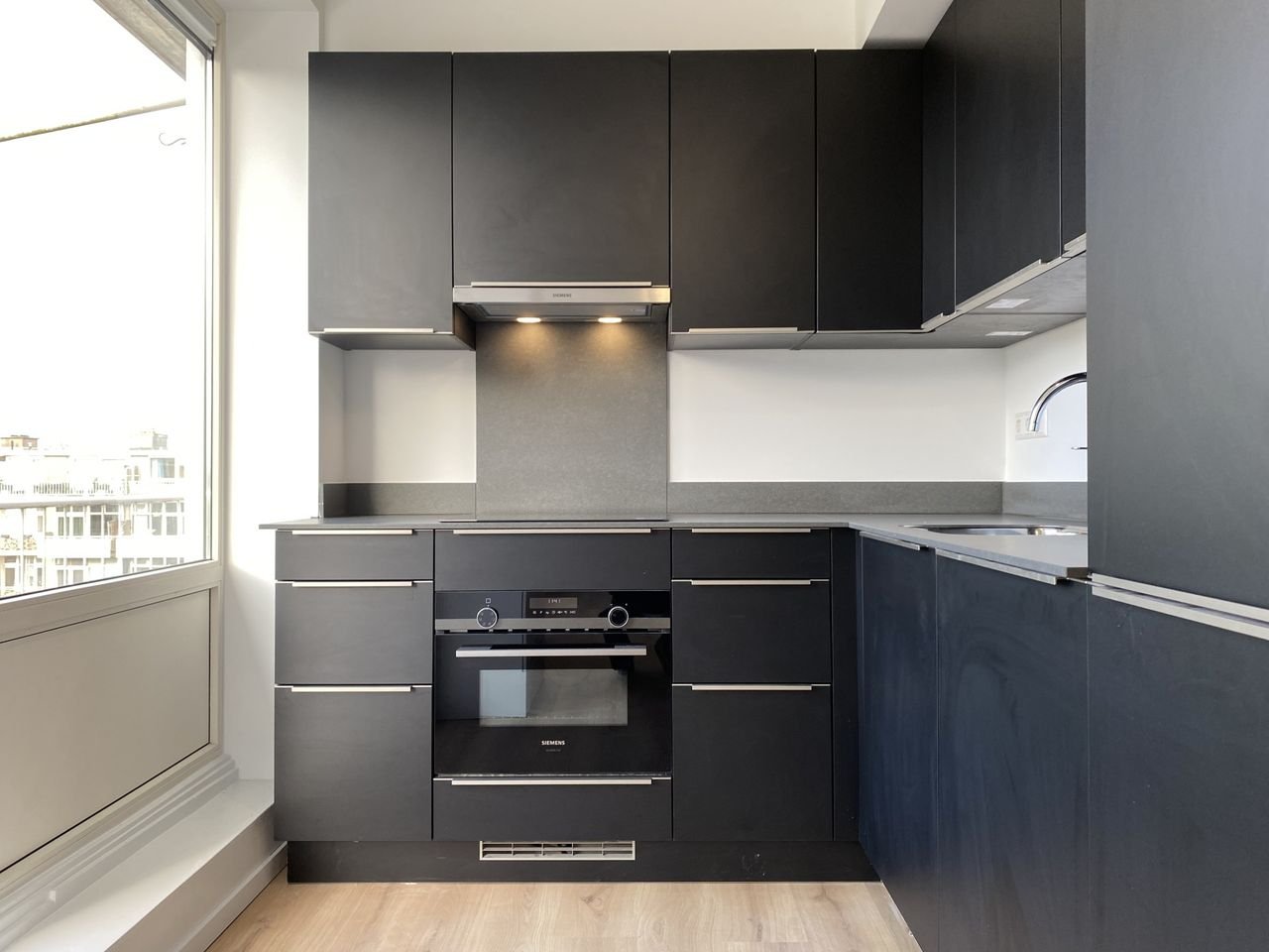 Bright top-floor apartment with a full-length balcony - Image 4