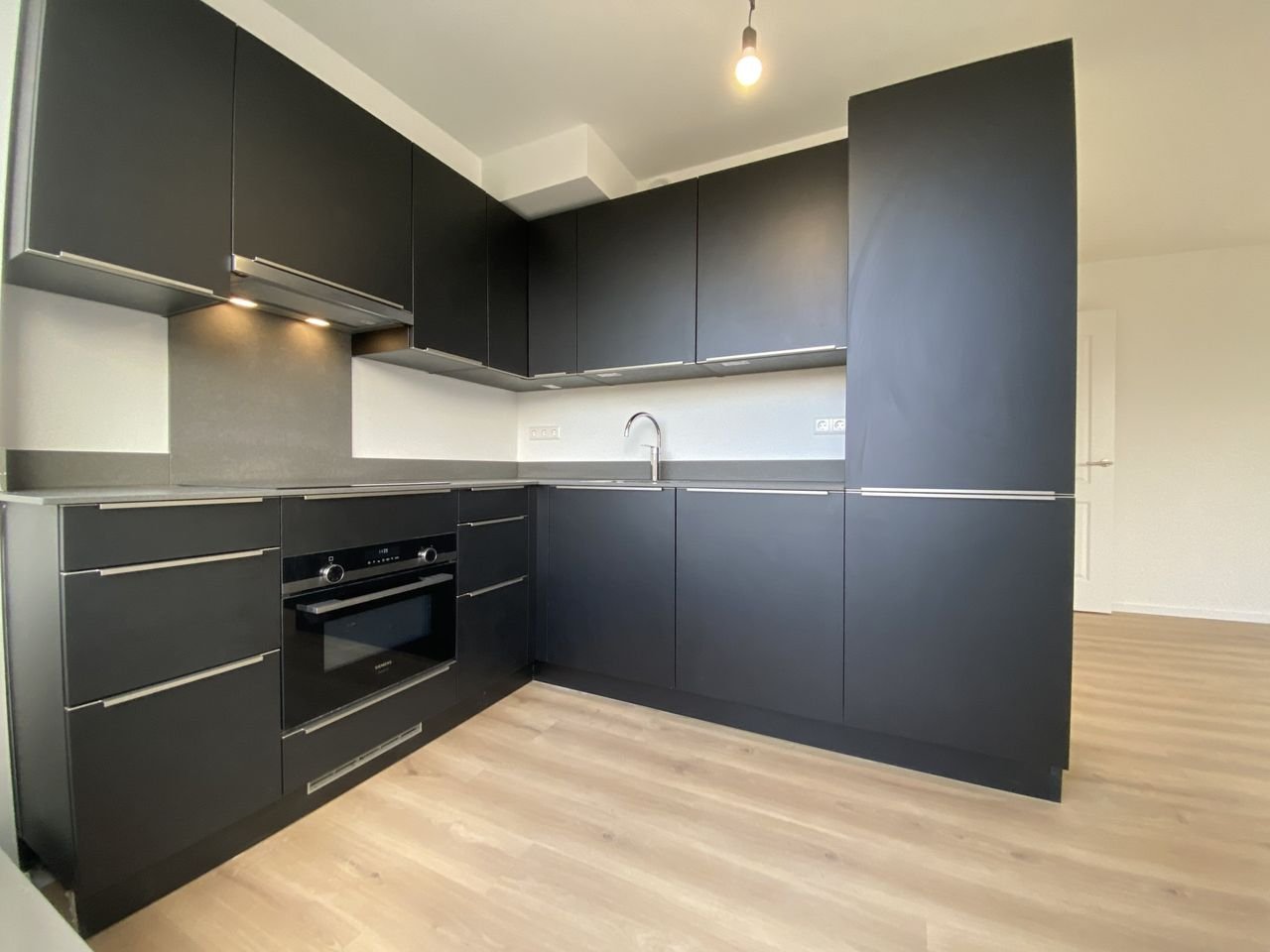 Bright top-floor apartment with a full-length balcony - Image 5