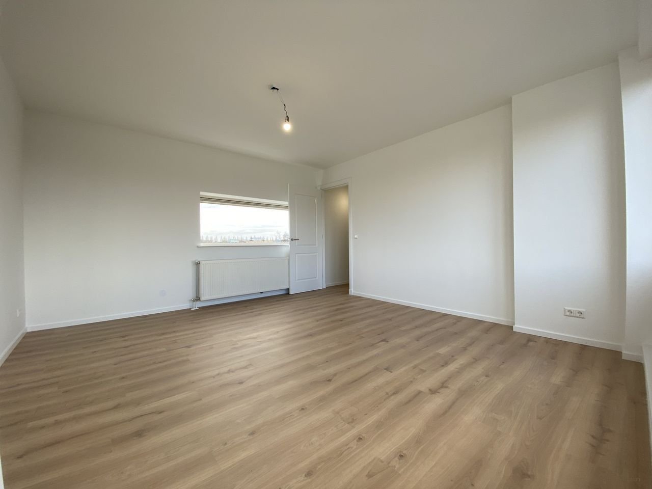 Bright top-floor apartment with a full-length balcony - Image 14