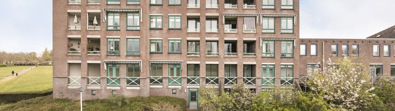Top-floor apartment with views over Schothorstpark - Image 1