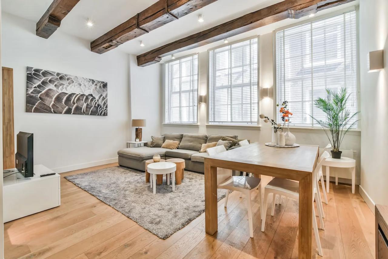 72 m² apartment with balcony on Lange Niezel - Image 1