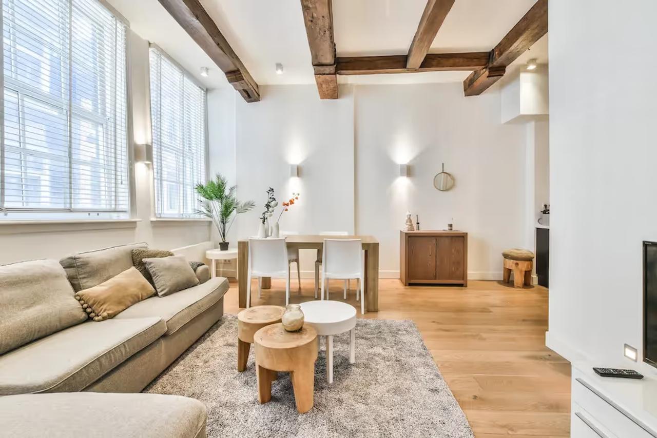 72 m² apartment with balcony on Lange Niezel - Image 2