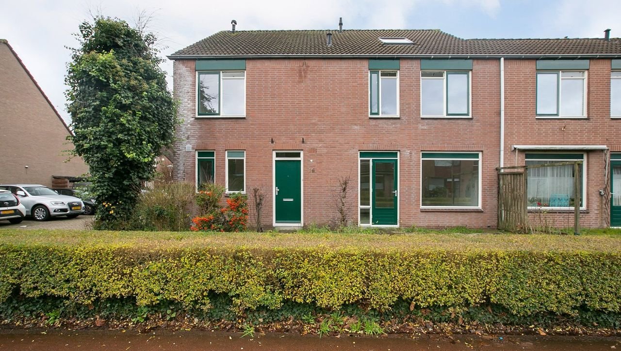 5-bedroom house in Zoetermeer - Image 1