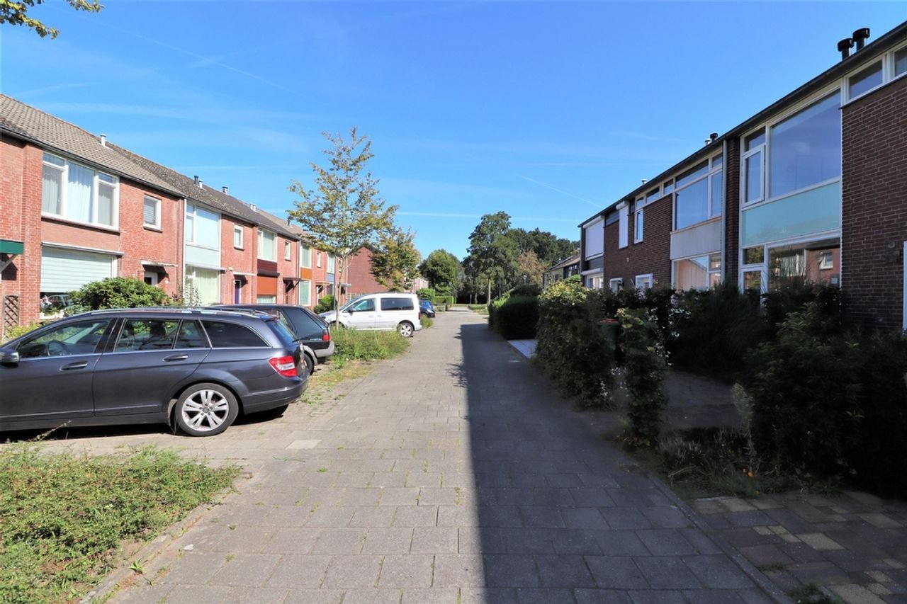 4-bedroom family home in Heusdenhout - Image 27