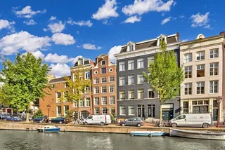 Dubbel bovenhuis met uitzicht op de gracht