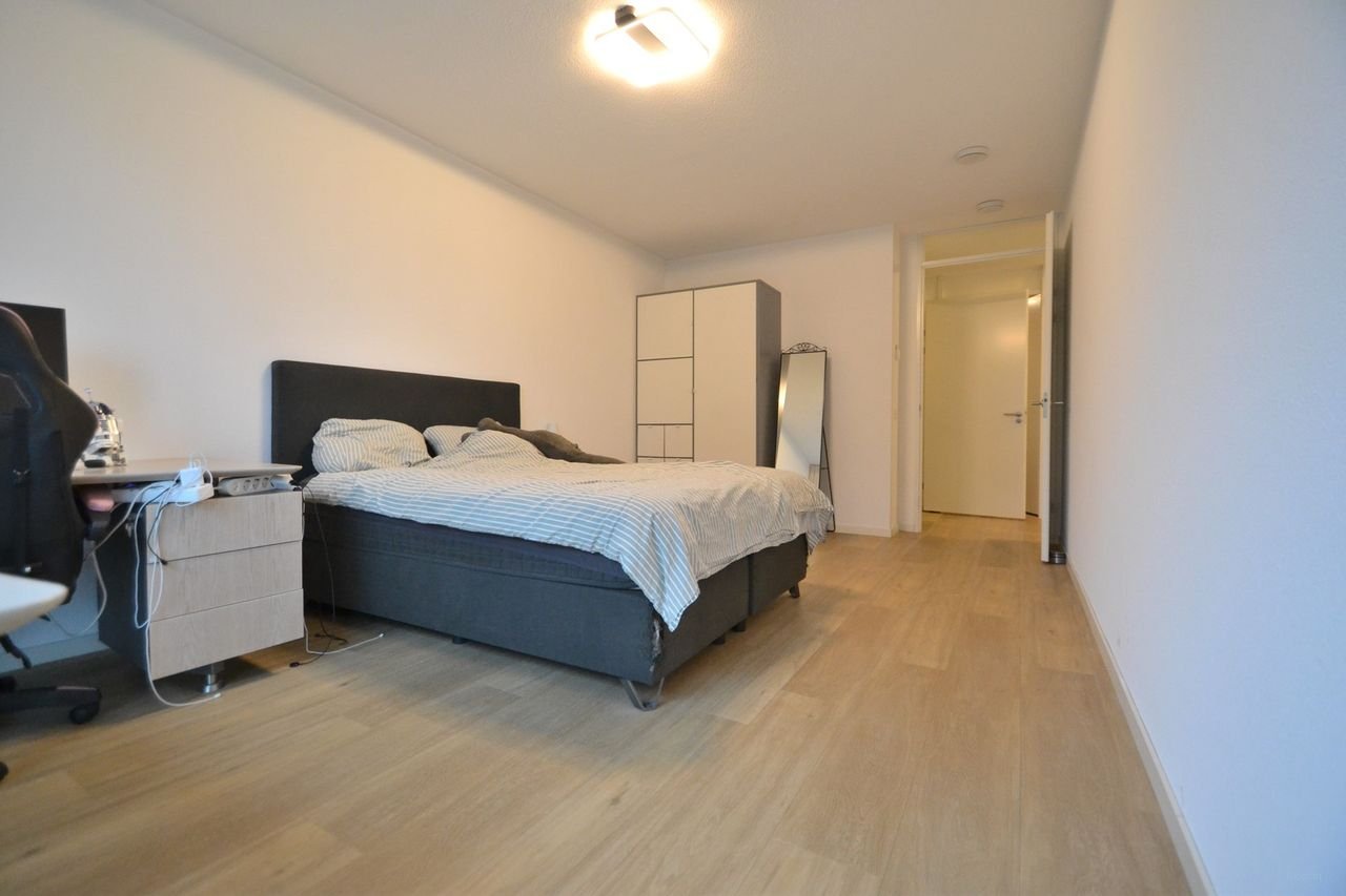 Modern apartment in the Ananas complex - Image 14