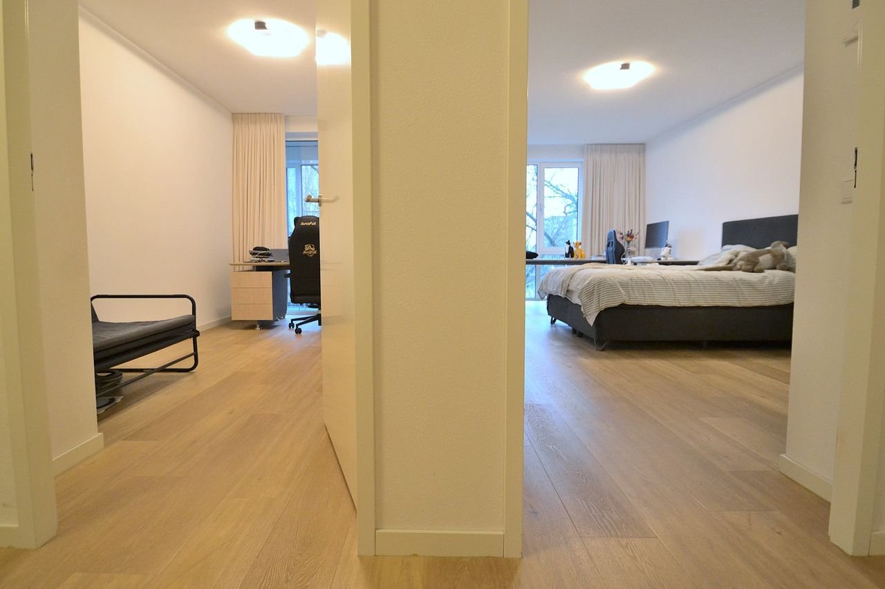 Modern apartment in the Ananas complex - Image 19