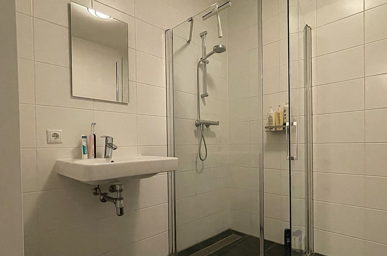 Modern apartment in the Ananas complex - Image 15