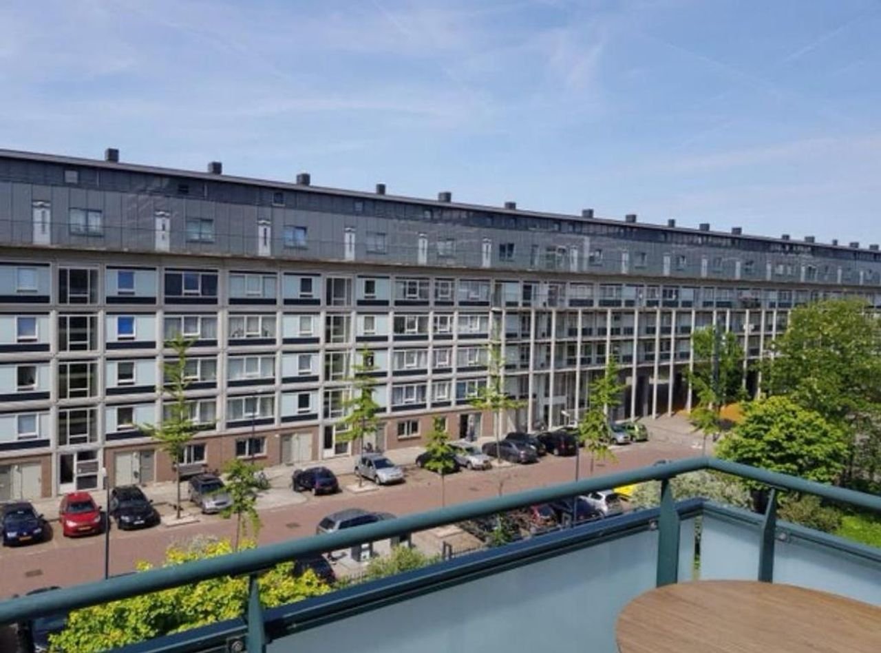 Topetage met terras in Amsterdam Osdorp - Afbeelding 1