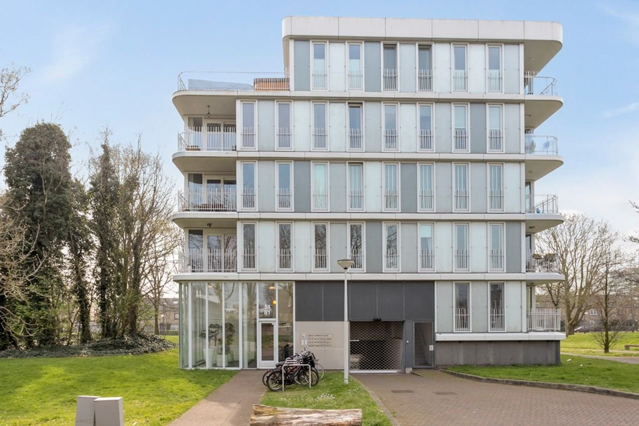 Modern wonen met luxe kookeiland - Afbeelding 1