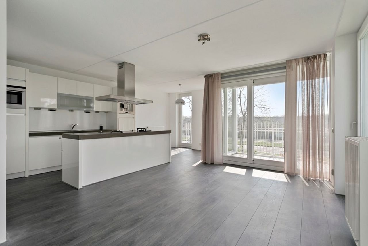Modern wonen met luxe kookeiland - Afbeelding 2