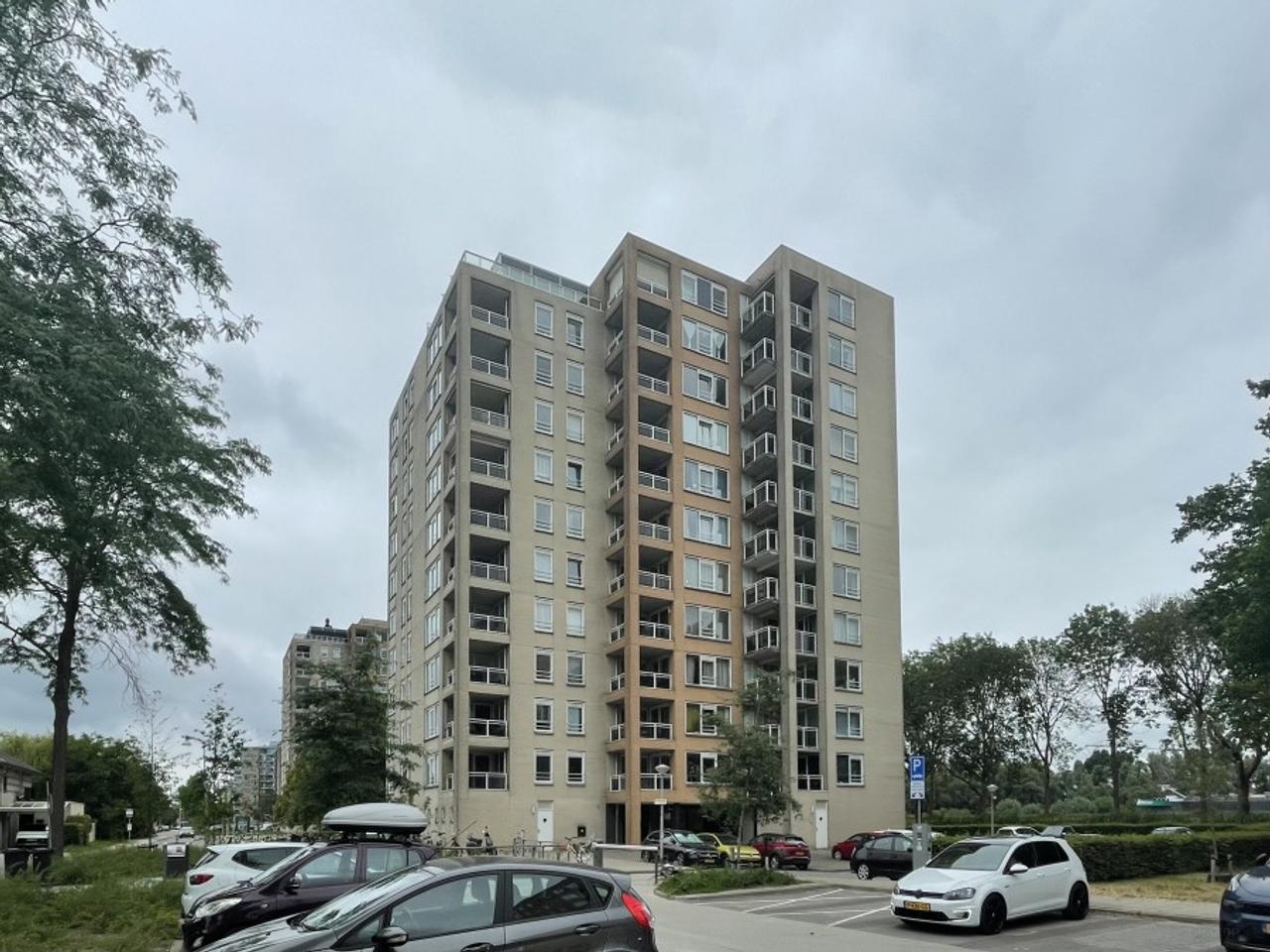 96 m2 appartement met balkon op 11 hoog - Afbeelding 1