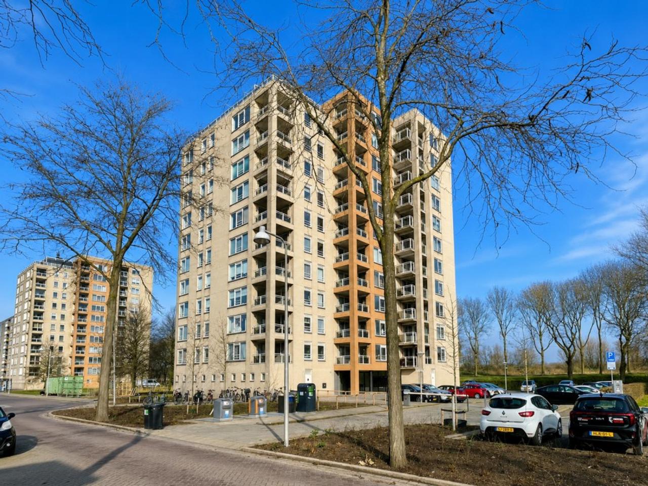 96 m² met balkon in Diemen-Noord - Afbeelding 1