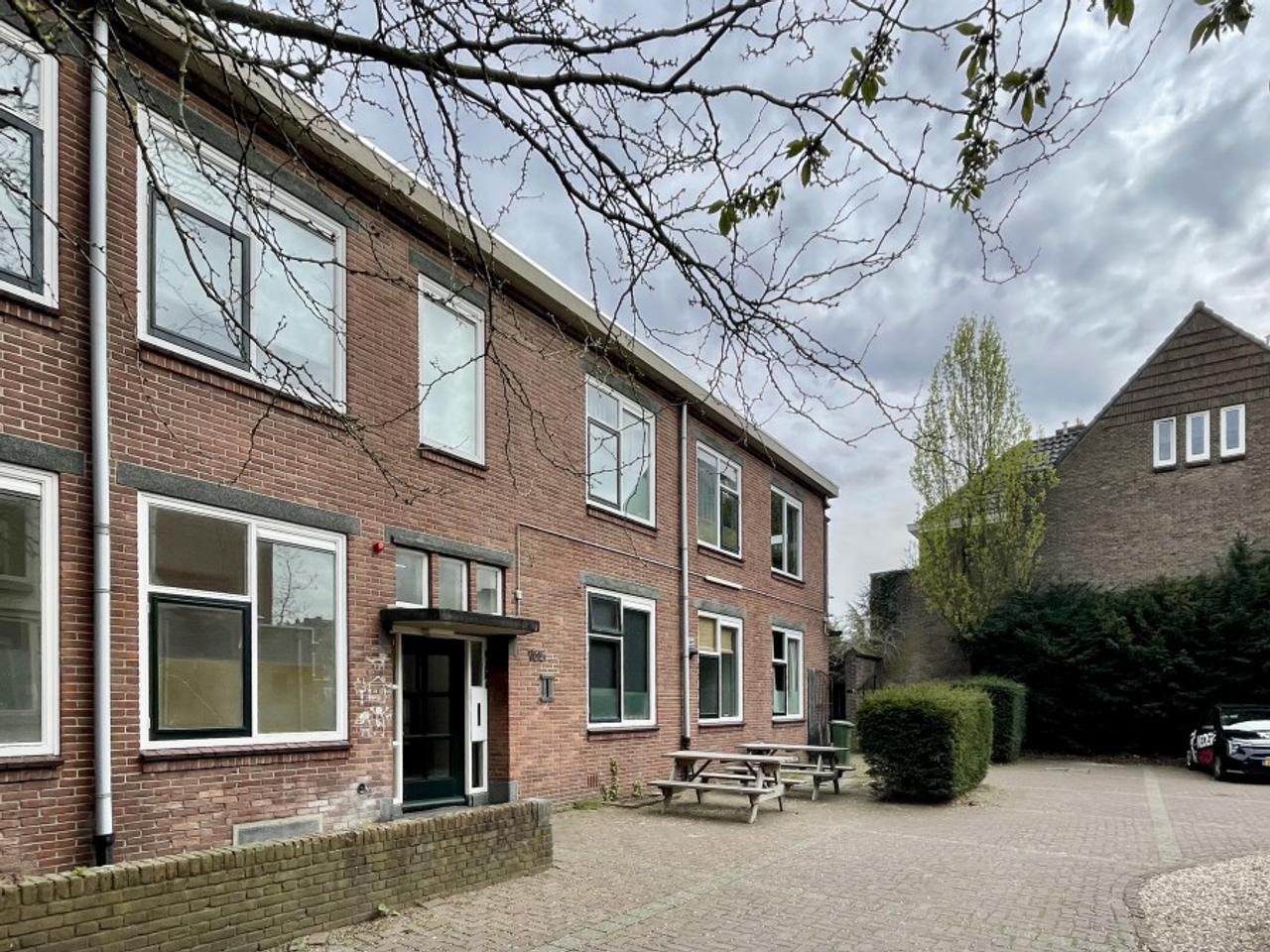 Lichte studentenkamer met hoogslaper - Afbeelding 2