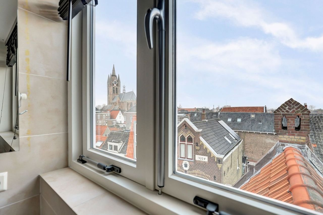 Modern penthouse with roof terrace in the heart of Delft - Image 38