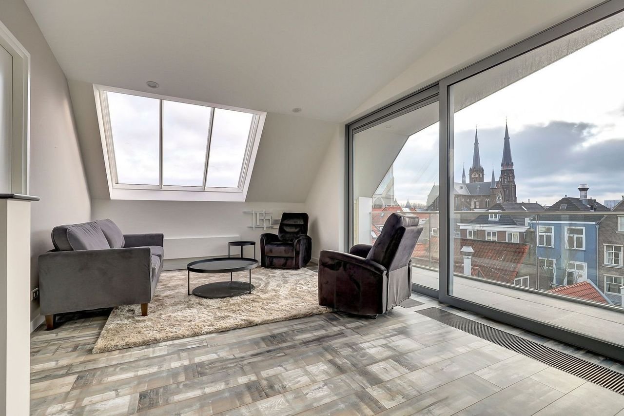 Modern penthouse with roof terrace in the heart of Delft - Image 3