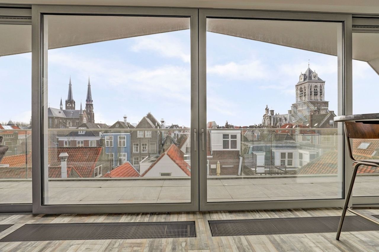 Modern penthouse with roof terrace in the heart of Delft - Image 21