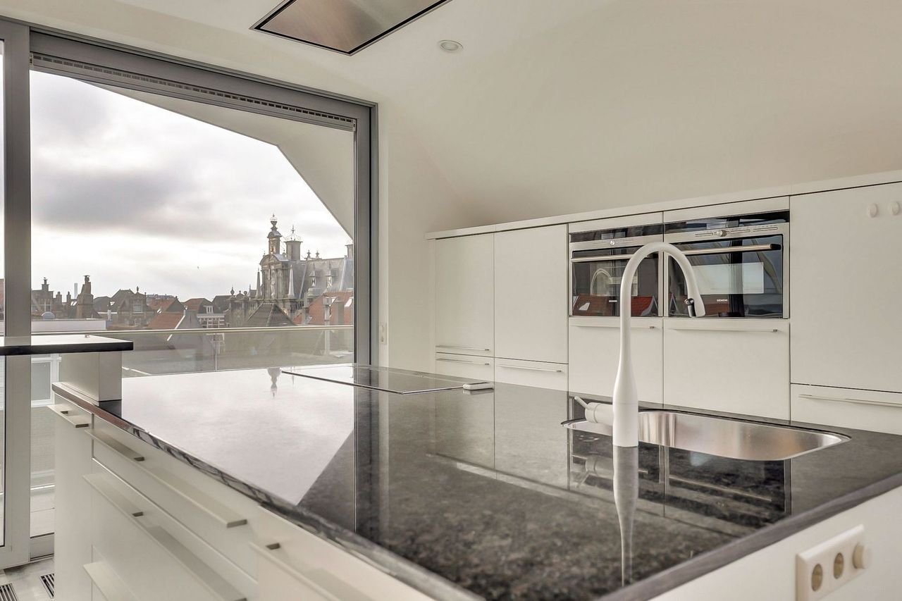 Modern penthouse with roof terrace in the heart of Delft - Image 29