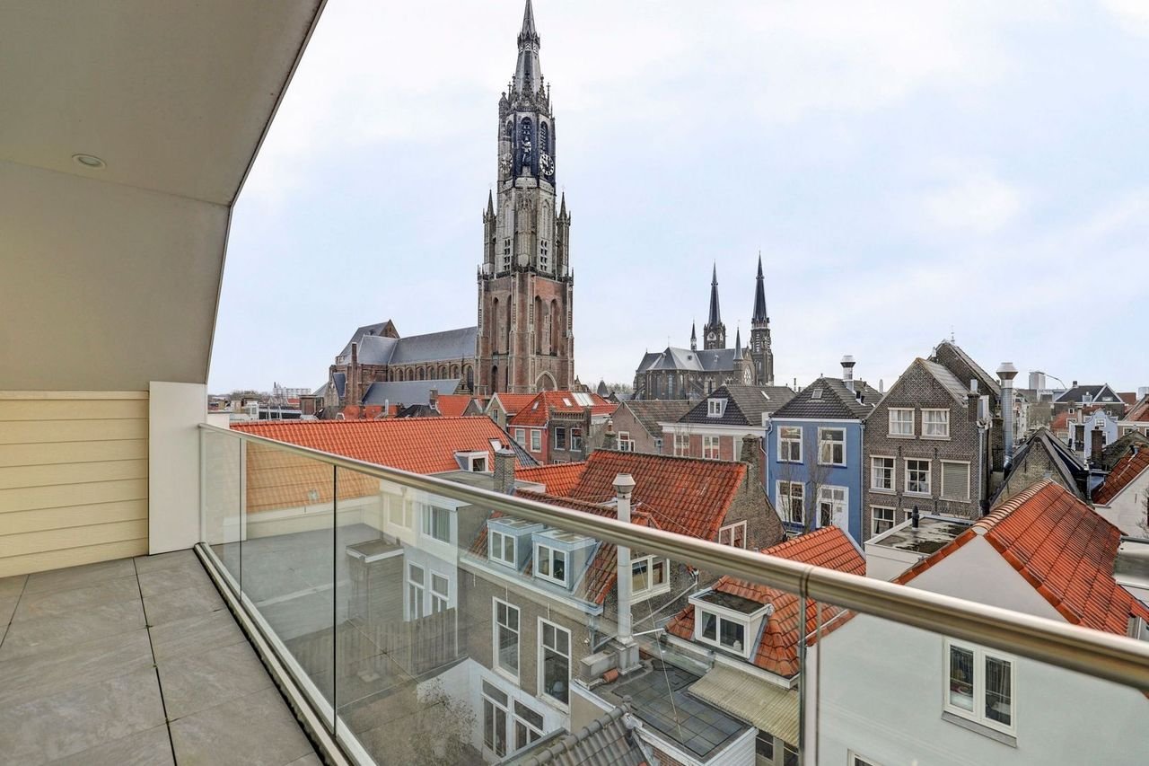 Modern penthouse with roof terrace in the heart of Delft - Image 23