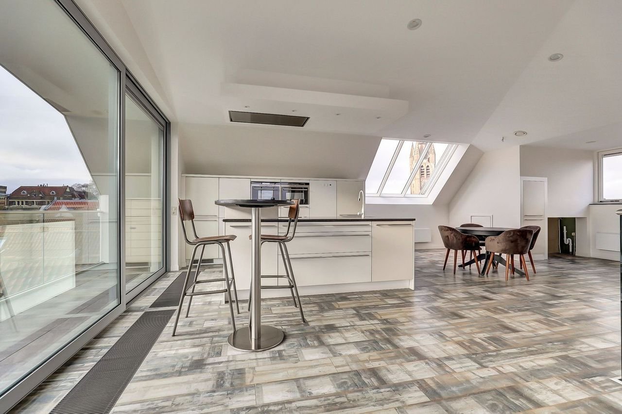Modern penthouse with roof terrace in the heart of Delft - Image 12
