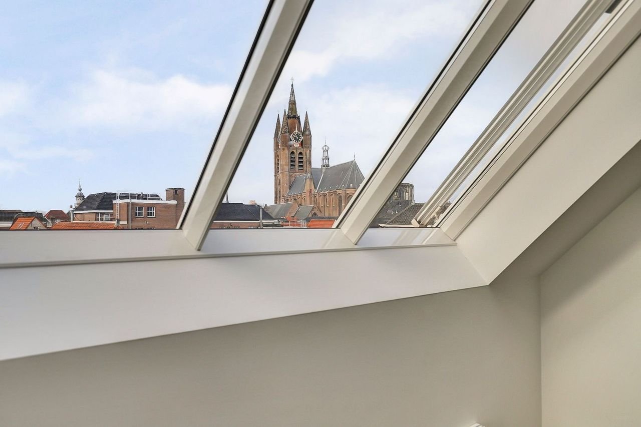 Modern penthouse with roof terrace in the heart of Delft - Image 32