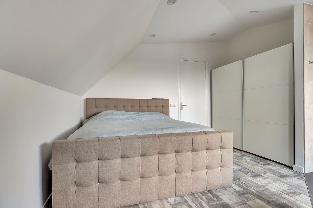 Modern penthouse with roof terrace in the heart of Delft - Image 34