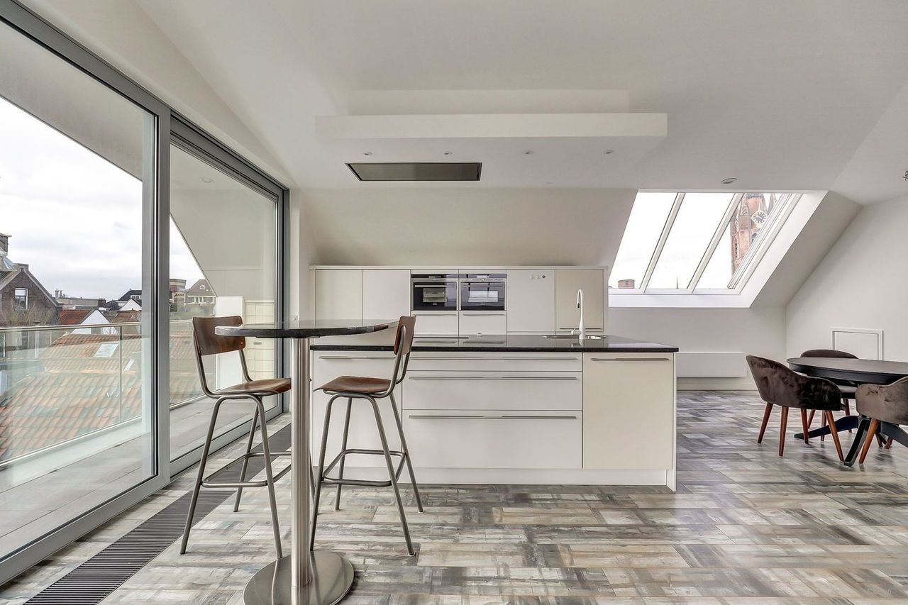 Modern penthouse with roof terrace in the heart of Delft - Image 17