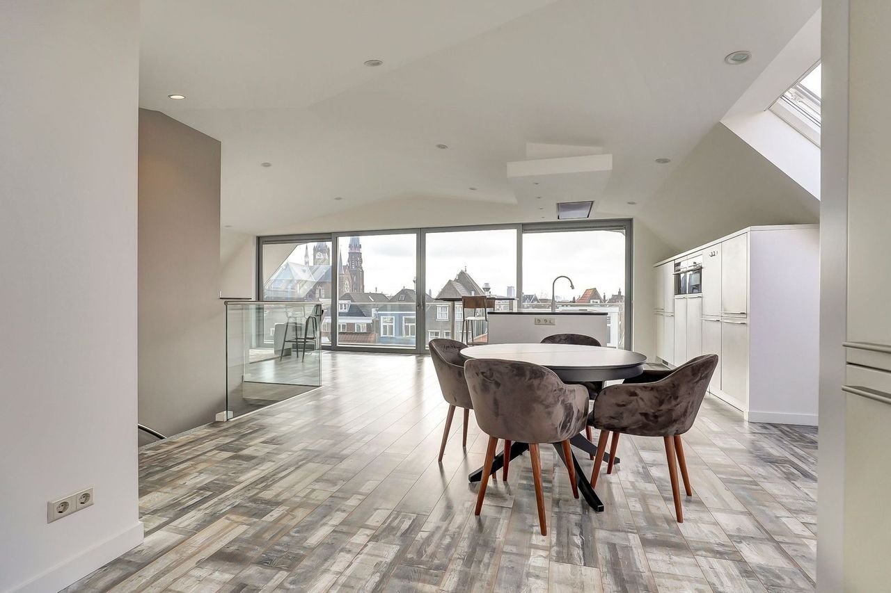 Modern penthouse with roof terrace in the heart of Delft - Image 15