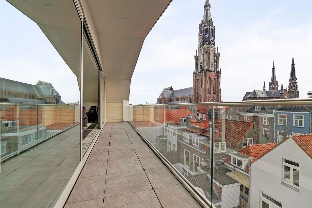 Modern penthouse with roof terrace in the heart of Delft - Image 22