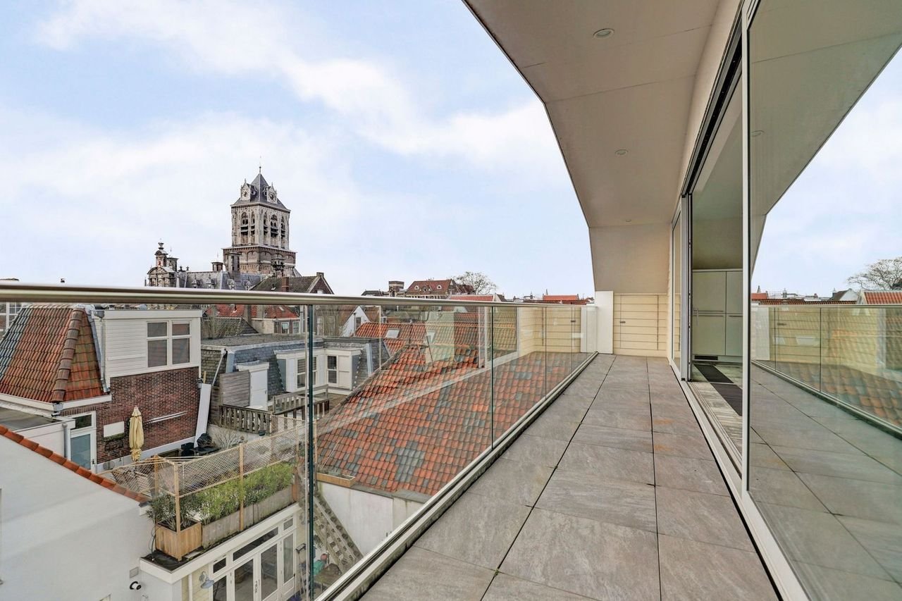 Modern penthouse with roof terrace in the heart of Delft - Image 25