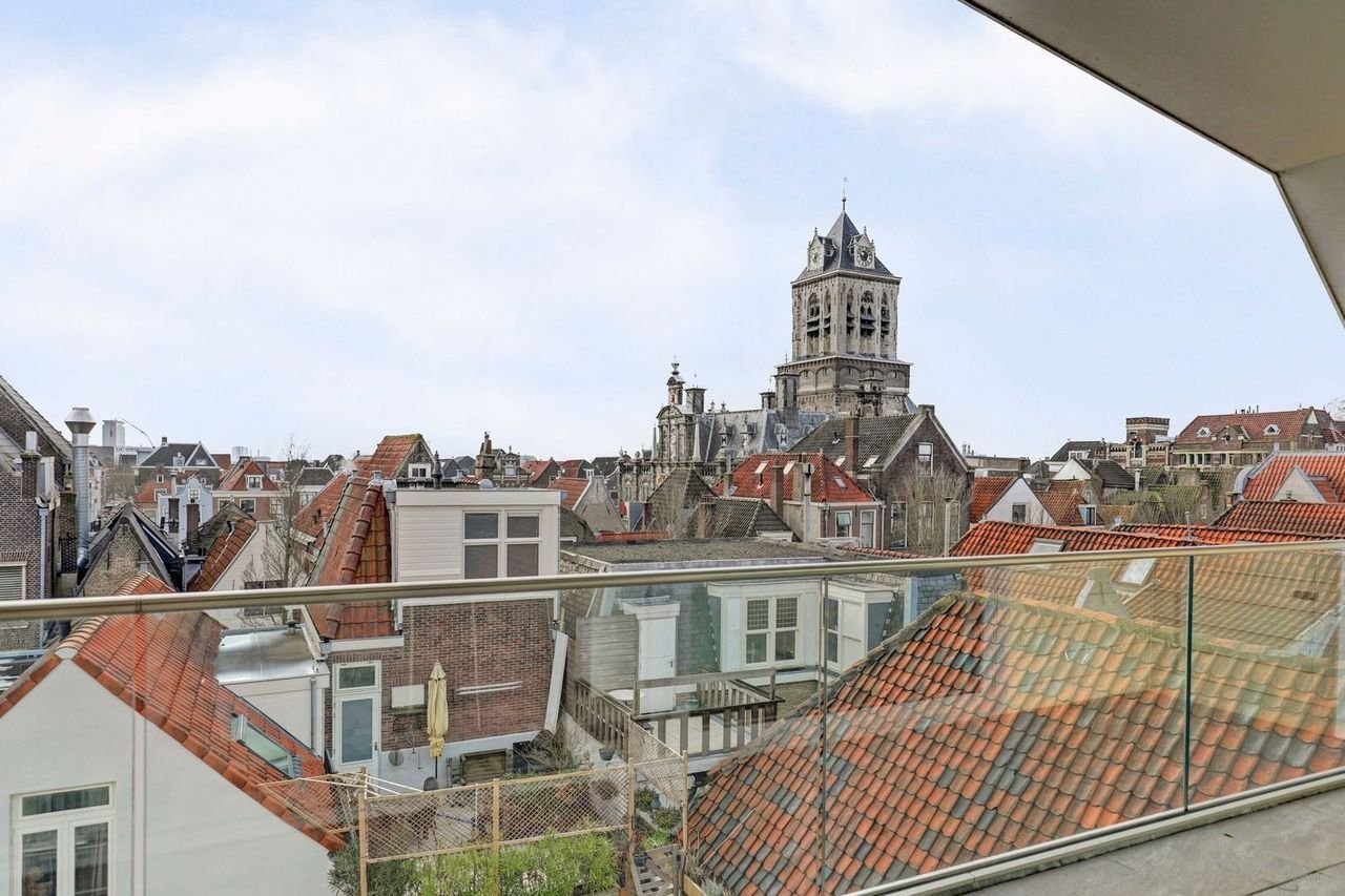 Modern penthouse with roof terrace in the heart of Delft - Image 24