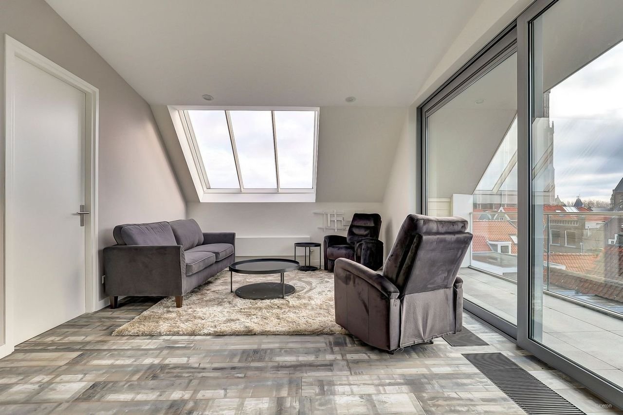 Modern penthouse with roof terrace in the heart of Delft - Image 11