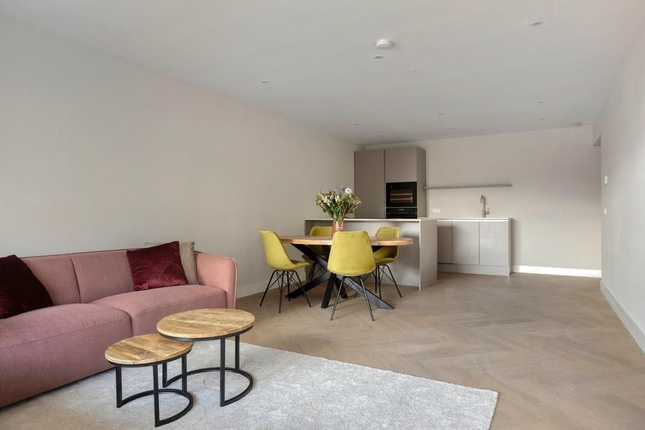 Gerenoveerd appartement in Buitenveldert - Afbeelding 1