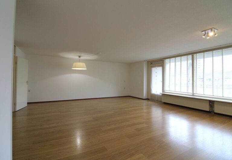 103 m² apartment with balcony - Image 4