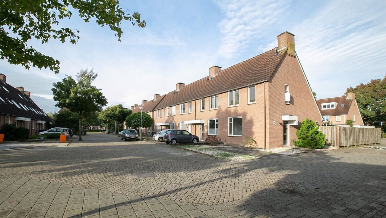 Family home with garden in Maaspoort - Image 1
