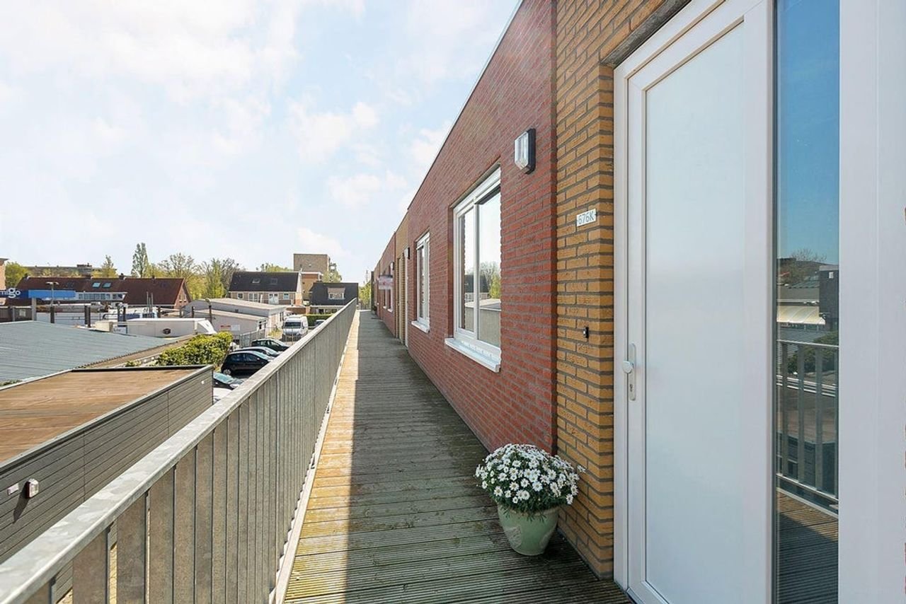 Hoofddorp Center: 2 rooms with private parking space - Image 4