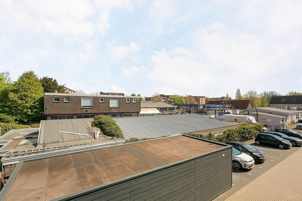 Hoofddorp Center: 2 rooms with private parking space - Image 15