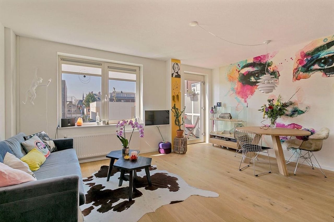 Hoofddorp Center: 2 rooms with private parking space - Image 1