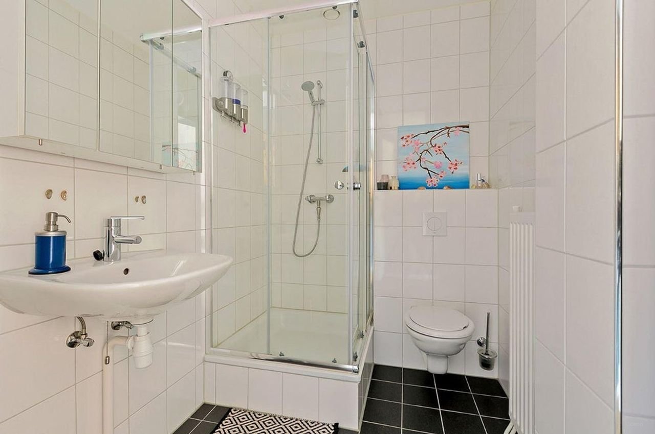 Hoofddorp Center: 2 rooms with private parking space - Image 11