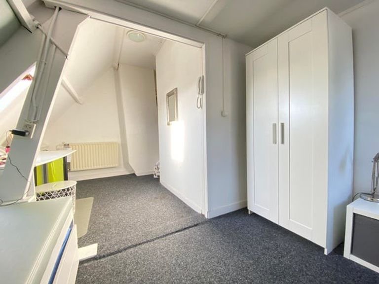 Student room on the Teteringsedijk - Image 8