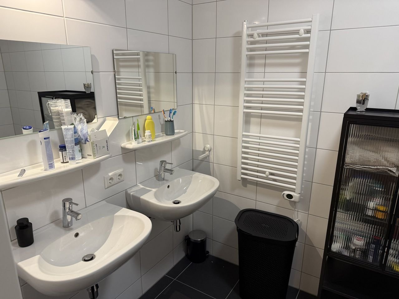 Modern 2-bedroom apartment in Meerrijk - Image 6