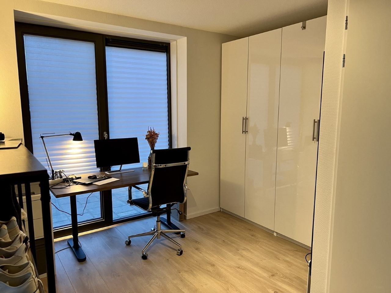 Townhouse near Eindhoven city center with private parking - Image 2