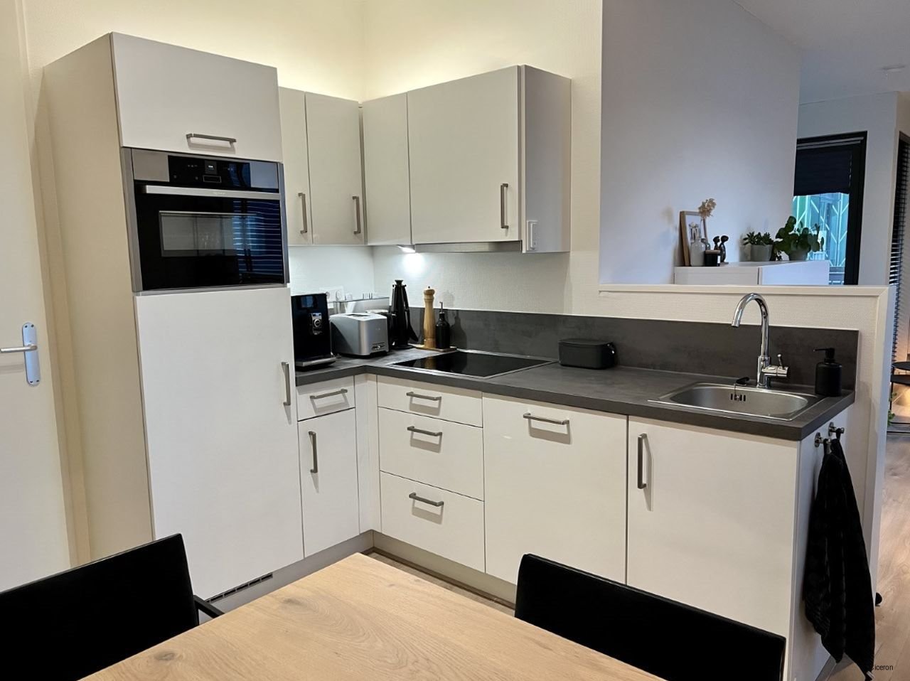 Townhouse near Eindhoven city center with private parking - Image 6