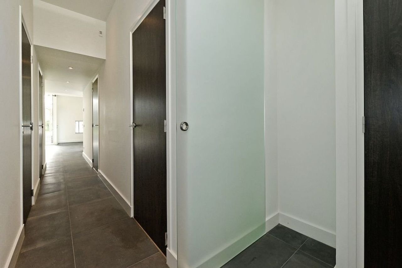 Corner house with roof terrace in Hof van Delft - Image 8