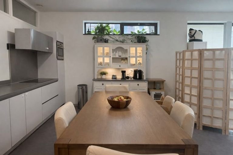 107m² ground floor with private garden - Image 6