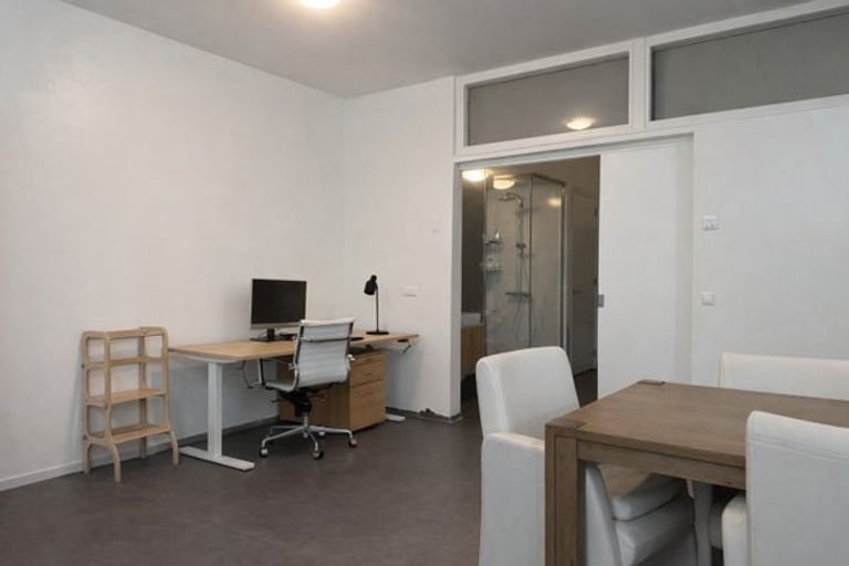 107m² ground floor with private garden - Image 7