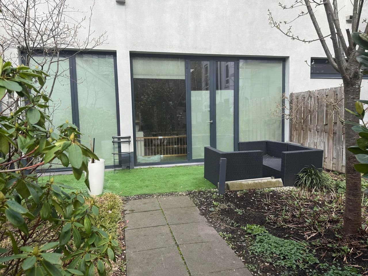 107m² ground floor with private garden - Image 1