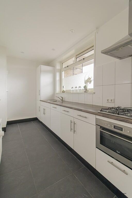 Bright apartment with a sunny balcony - Image 13