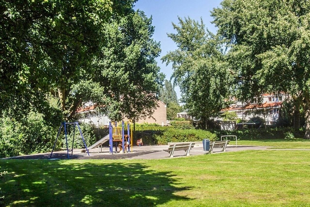 Bright apartment with a sunny balcony - Image 23