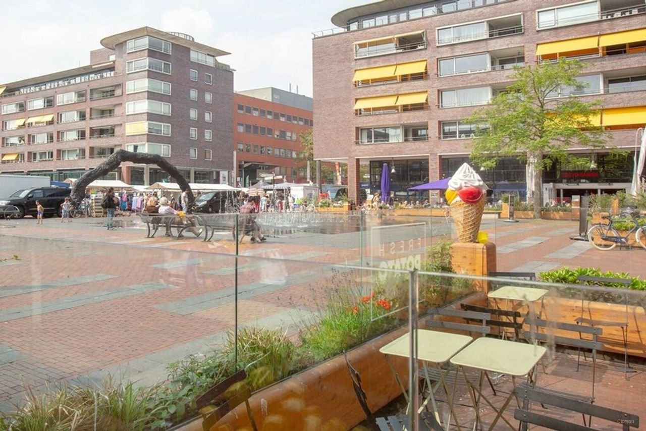 Bright apartment with a sunny balcony - Image 25